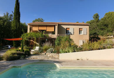 Maison avec piscine et terrasse 19