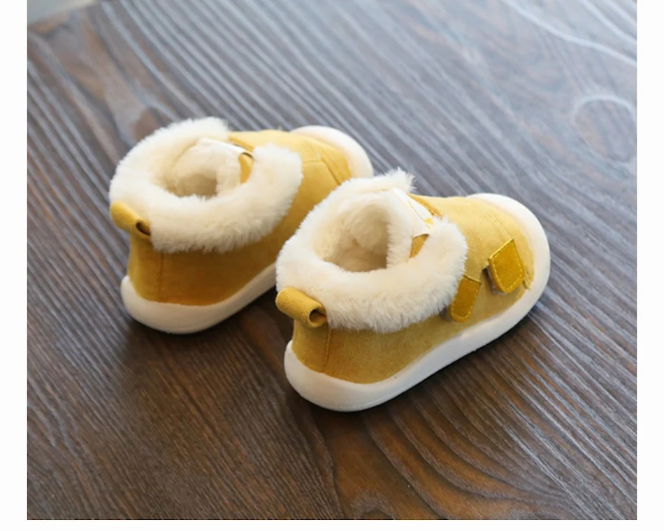 Zapatos para niños pequeños cómodos y duraderos. Ideales para sus primeros pasos. Calzado infantil con diseños divertidos y seguros para exploradores.