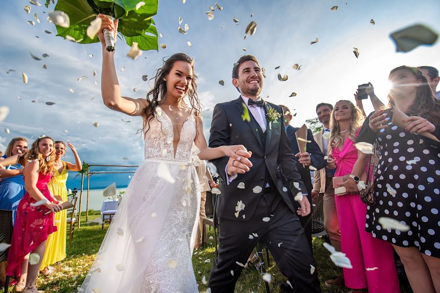 Wedding photographer Péter Győrfi-Bátori (purephoto). Photo of 15 April 2020