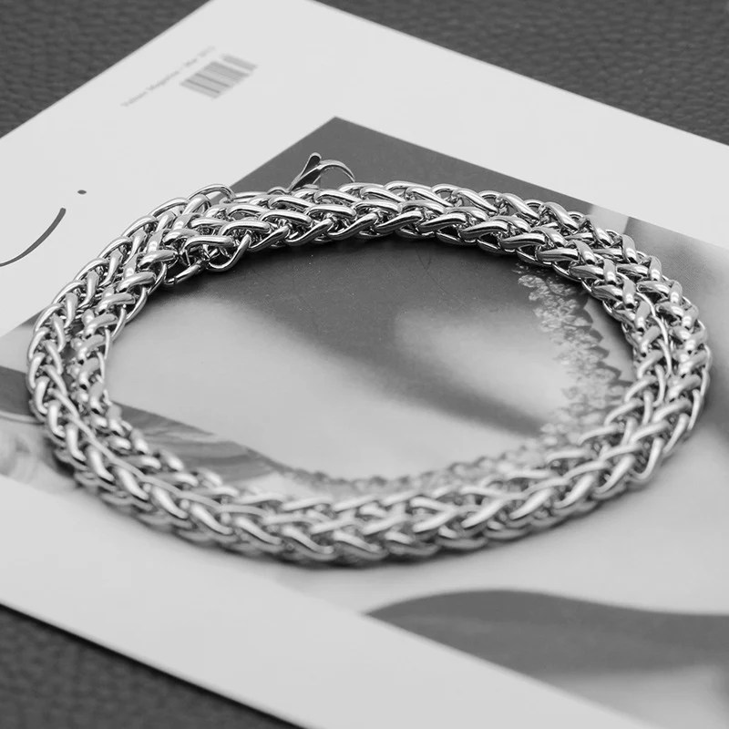 Titanium stalen kettingen voor heren. Duurzaamheid en stijl voor de moderne man. Waterbestendig en perfect voor dagelijks gebruik. Bekijk ze!