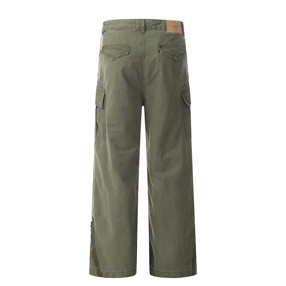 Jeans cargo vintage de hombre con lavado al agua, estilo retro, cómodos y duraderos para un look casual y moderno.