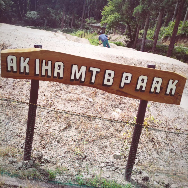 グランドチェロキーのチャリ活・マウンテンバイク・MTB・自転車に関するカスタム事例の投稿画像2枚目