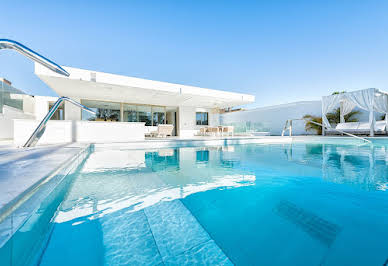 Villa with pool 12