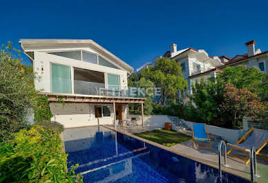 Maison avec piscine et terrasse 2