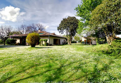 Maison avec piscine et terrasse 5