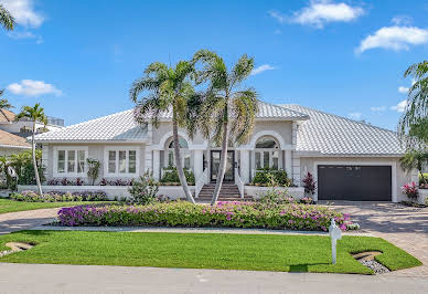 House with pool and garden 14