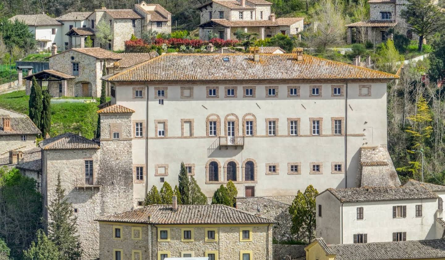 Property with garden Montecchio