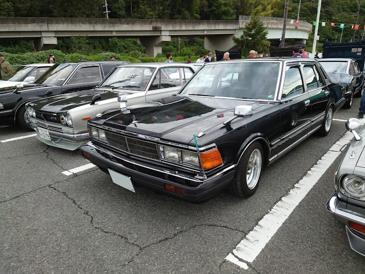 グロリアの呉ポートピアパーク・旧車イベント・セドグロ親子・セドグロドライブ・シーマ純正リップに関するカスタム事例の投稿画像7枚目
