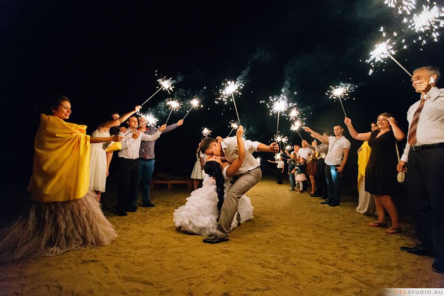 Fotógrafo de casamento Mikhail Toropov (ttlstudio). Foto de 13 de setembro 2015