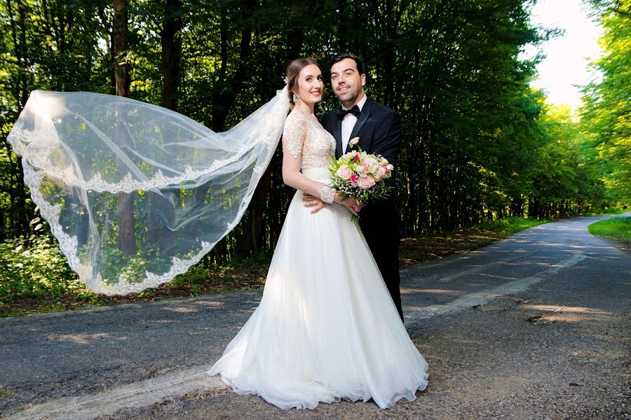 Wedding photographer Vaduva Adelin-Ionut (infinitemoments). Photo of 27 April 2023