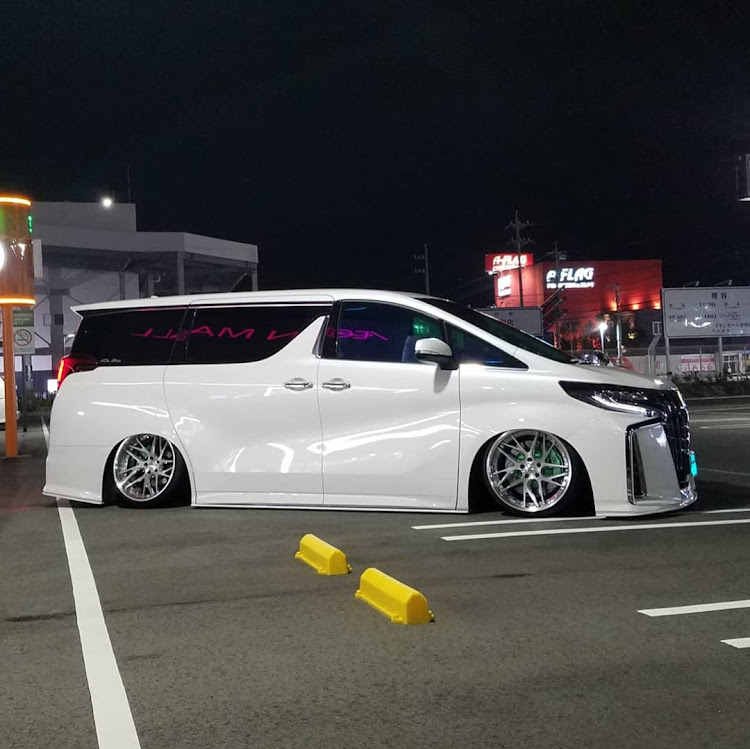 アルファードの車好きと繋がりたい・車好き女子・30アルファードに関するカスタム事例の投稿画像1枚目
