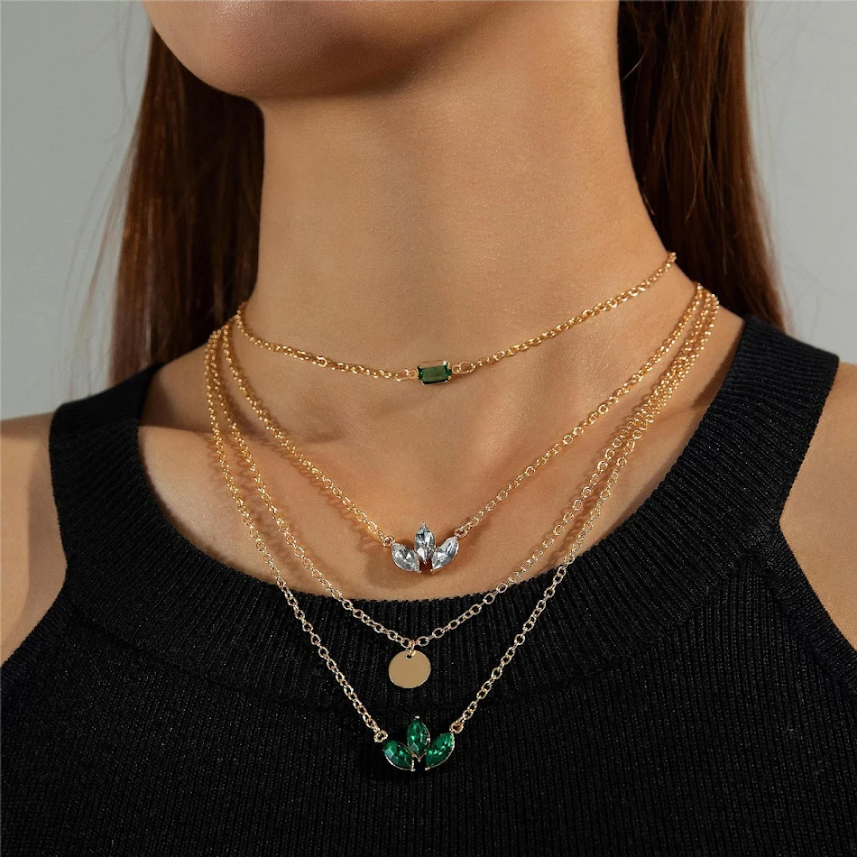 Collier femme multi-rangs sauvage au tempérament jade. Un bijou sophistiqué pour sublimer toutes vos tenues et affirmer votre style unique.