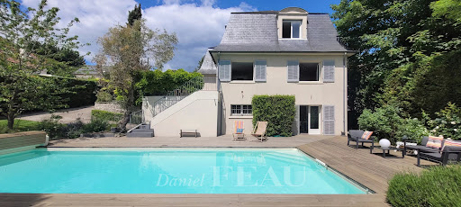 House with pool 2
