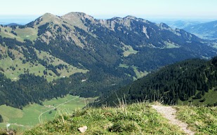 Blick ins Alpenvorland und Illertal Nagelfluhkette Gündleskopf Buralpkopf Sedererstuiben Stuiben Allgäu