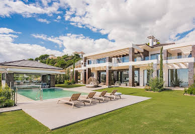 Maison avec piscine et terrasse 12