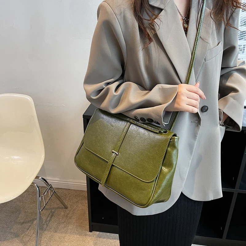 Sac bandoulière femme rétro en forme de coquillage, mode décontractée et simplicité. Parfait pour un usage quotidien, pratique et élégant.