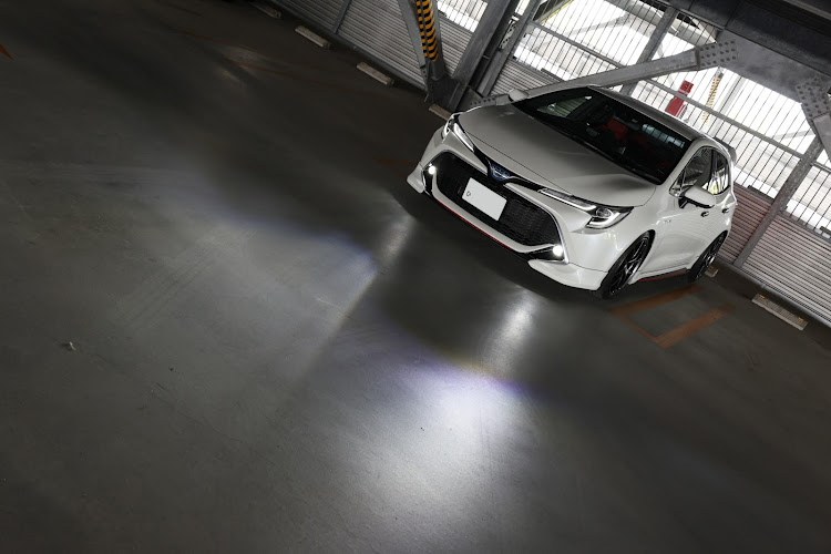 カローラスポーツのカローラ乗って遊びましょ🤓・お蔵入り画像勿体ないから・斜め前・立体駐車場は盛れる？・エモい立体駐車場はどこにありますか？に関するカスタム事例の投稿画像6枚目