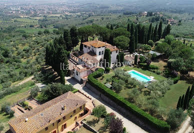 Villa with pool and garden 3