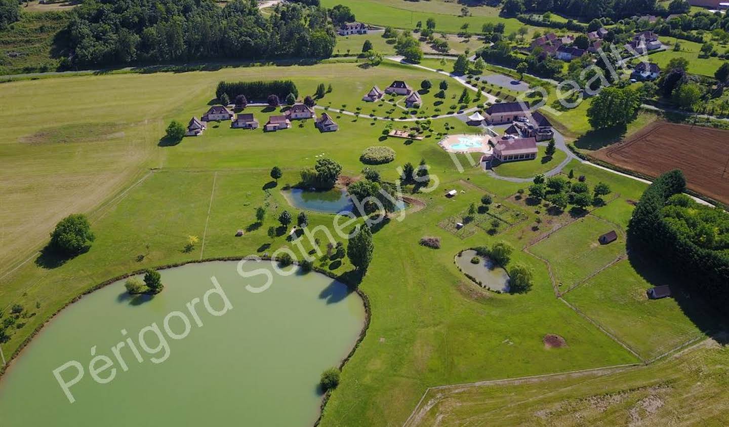 House with pool and terrace Hautefort