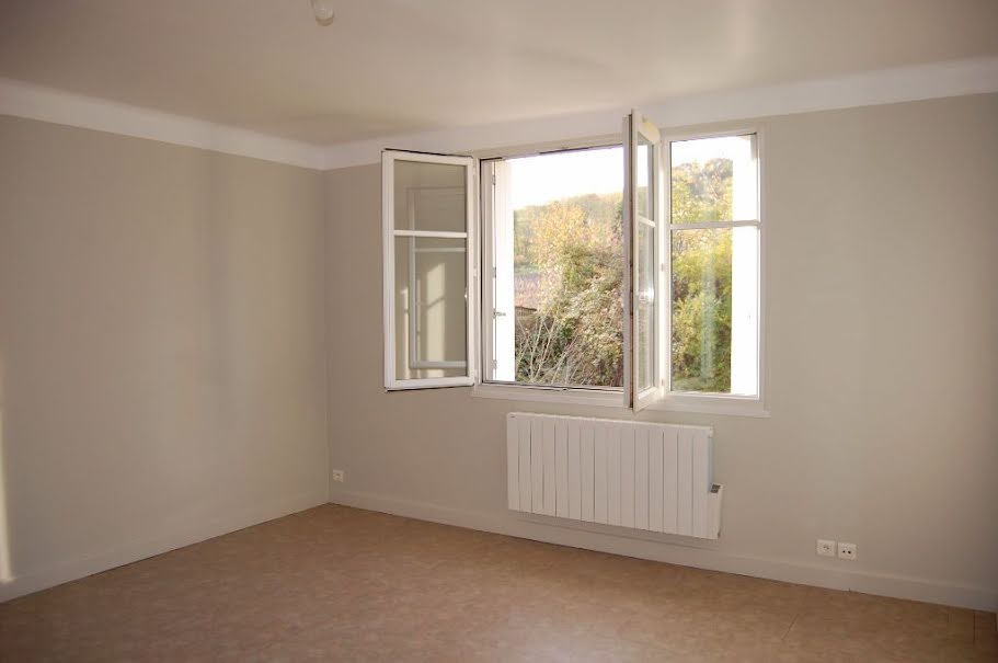 Location  appartement 3 pièces 59 m² à Saint-Satur (18300), 410 €