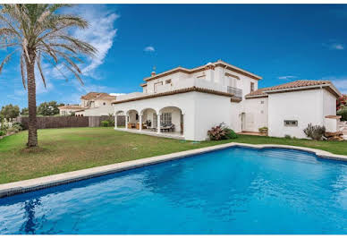 Maison avec piscine et terrasse 9