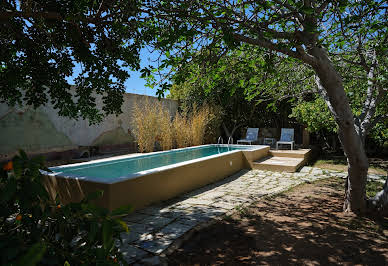 Villa with pool and garden 4