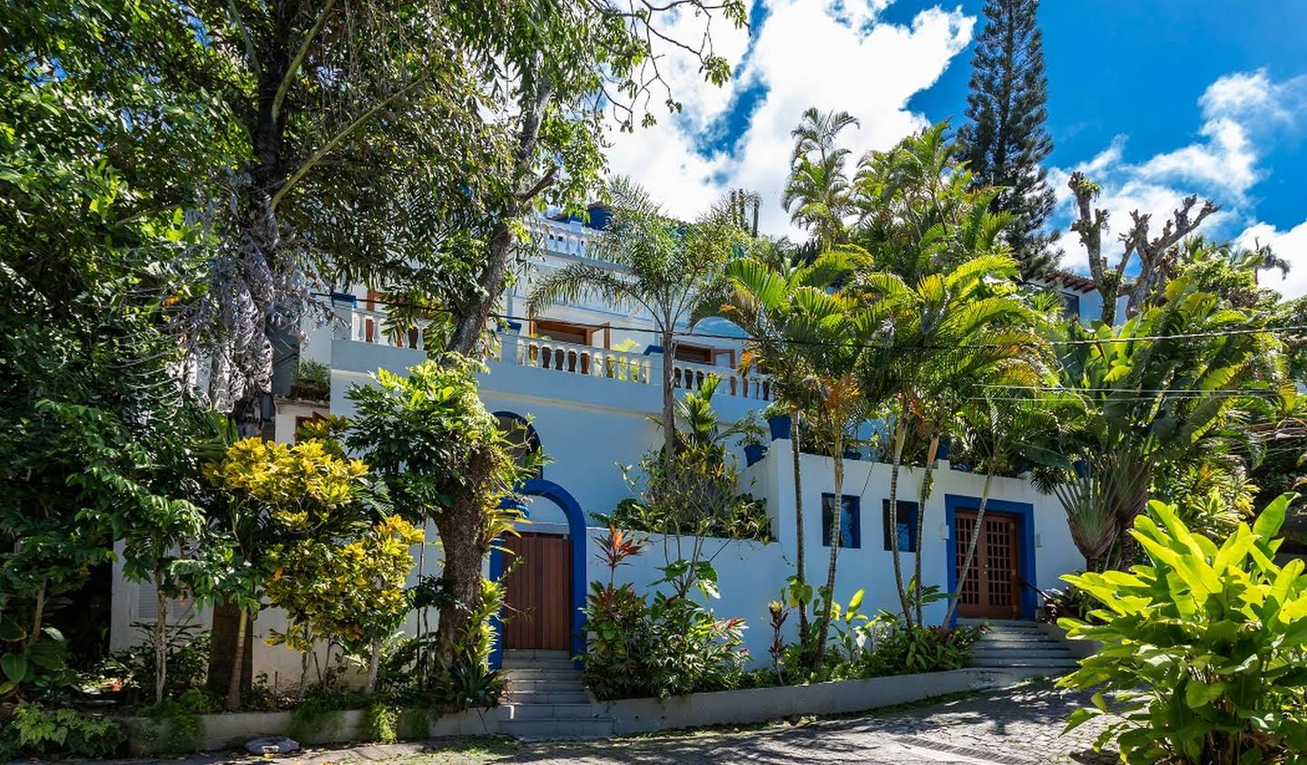 Seaside villa with pool São Conrado