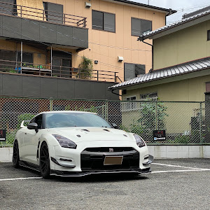 NISSAN GT-R