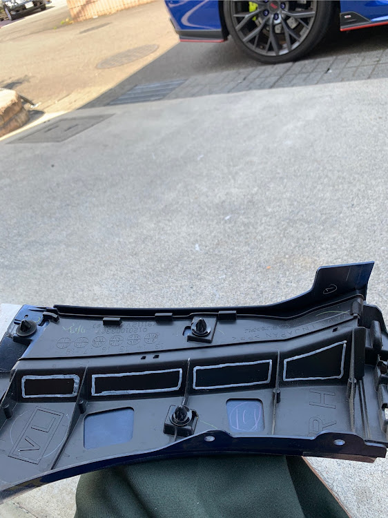 WRX STIの初夏の陽気・DIY・サイドガーニッシュに関するカスタム事例の投稿画像3枚目