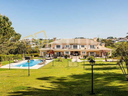 House with pool and terrace 1
