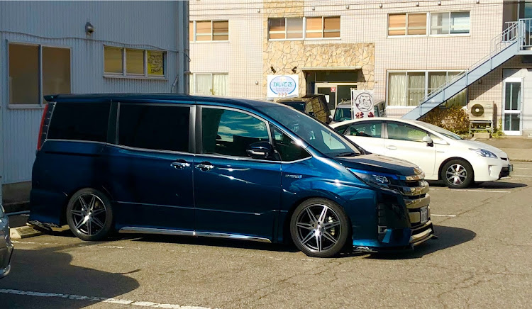 ノアのノア・ヴォクシー・エスクァイア・Z.T.A・ミニバンに関するカスタム事例の投稿画像1枚目