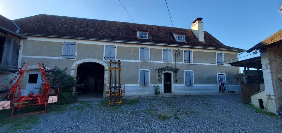 Vente ferme 6 pièces 130 m² à Araujuzon (64190), 191 000 €