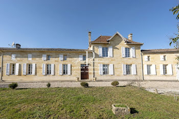 château à Saint-Emilion (33)