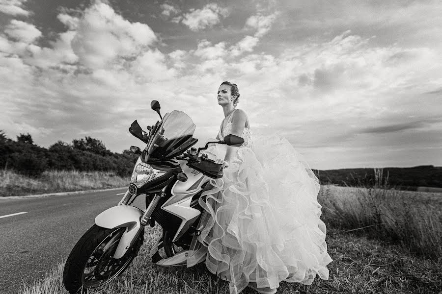 Wedding photographer Marianna Bencsik (mannafoto). Photo of 10 October 2022