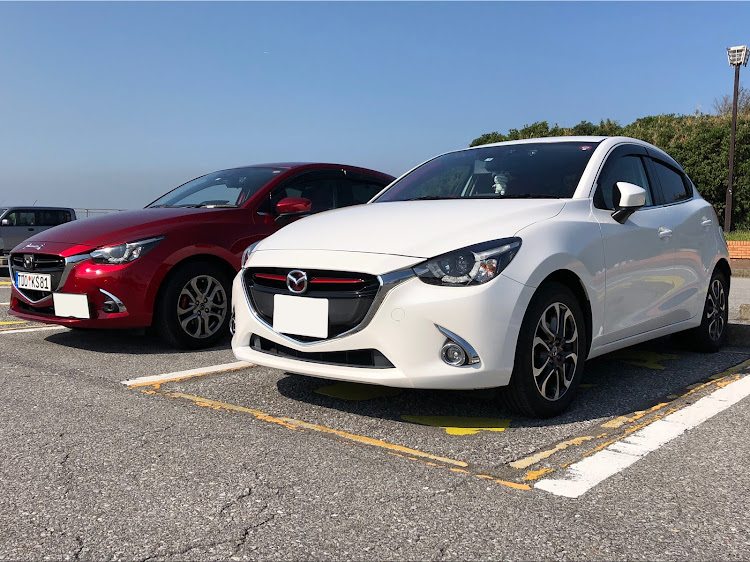 デミオの千葉フォルニア・念願のコラボ実現・純正ホイール・おしゃれDJクラブ・車高ノーマルに関するカスタム事例の投稿画像2枚目