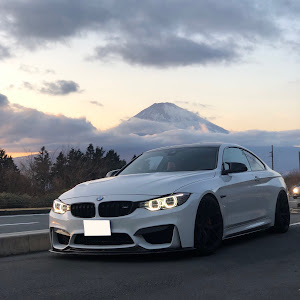 M4 クーペ F82