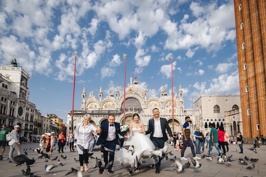 Fotógrafo de casamento Vitalik Gandrabur (ferrerov). Foto de 21 de outubro 2018