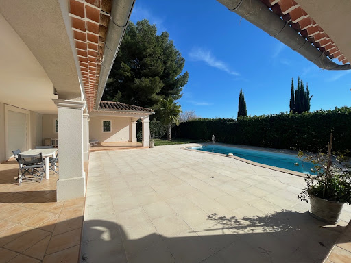 Maison avec piscine et terrasse 2