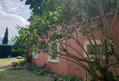 Maison avec piscine et terrasse 2