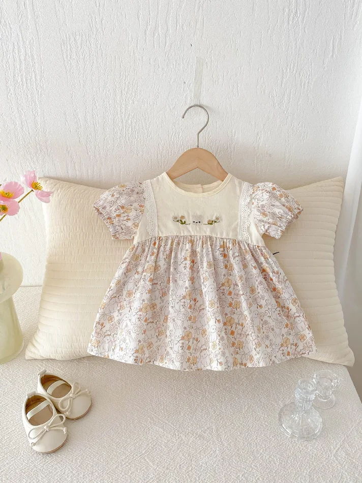 Robe d'été fille en coton et dentelle, légère et agréable pour les chaudes journées, idéale pour les occasions spéciales et le quotidien.