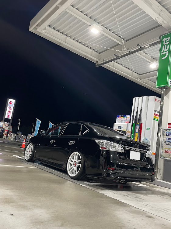 シルフィのマフラー流用やめました・ワンオフマフラー・ちょうど良い車高・そういえば事故られた・事故詳細はまたあげますに関するカスタム事例の投稿画像1枚目