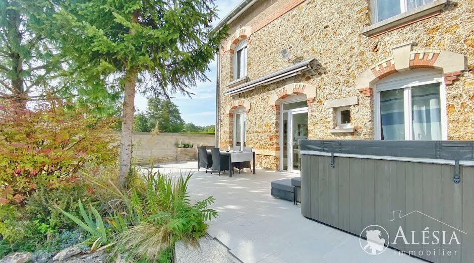 Vente maison 7 pièces 172 m² à Chalons-en-champagne (51000), 373 200 €