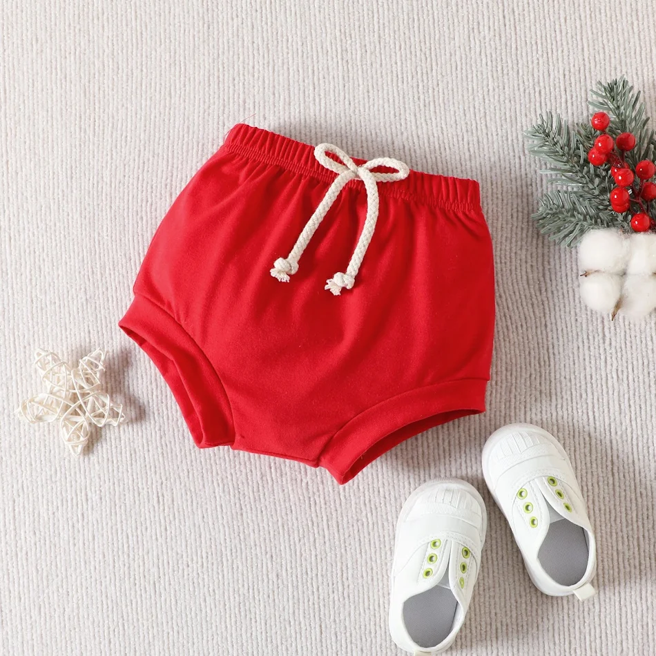 Gedrukte T-shirt met korte mouwen set. Comfortabel en stijlvol, ideaal voor warme dagen. Geniet van de zomer met deze casual outfit en voel je vrij.