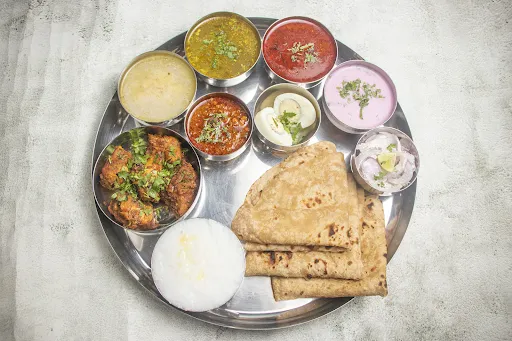 Kolhapuri Special Chicken Thali