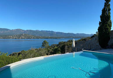 Villa avec piscine en bord de mer 2