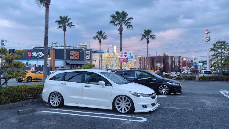 ストリームの愛車の横顔・黄砂嫌い・目指せPickUpCars・お題に乗っかってみたに関するカスタム事例の投稿画像3枚目