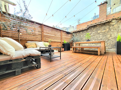 achat Appartement de prestige à Reims (51100) - Quartier Centre Ville - Terrasse en bois avec salon et table