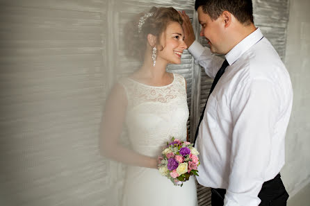 Fotógrafo de casamento Roman Gryaznykh (srphoto). Foto de 19 de junho 2016