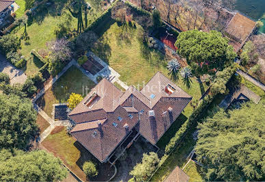 Villa with garden and terrace 3