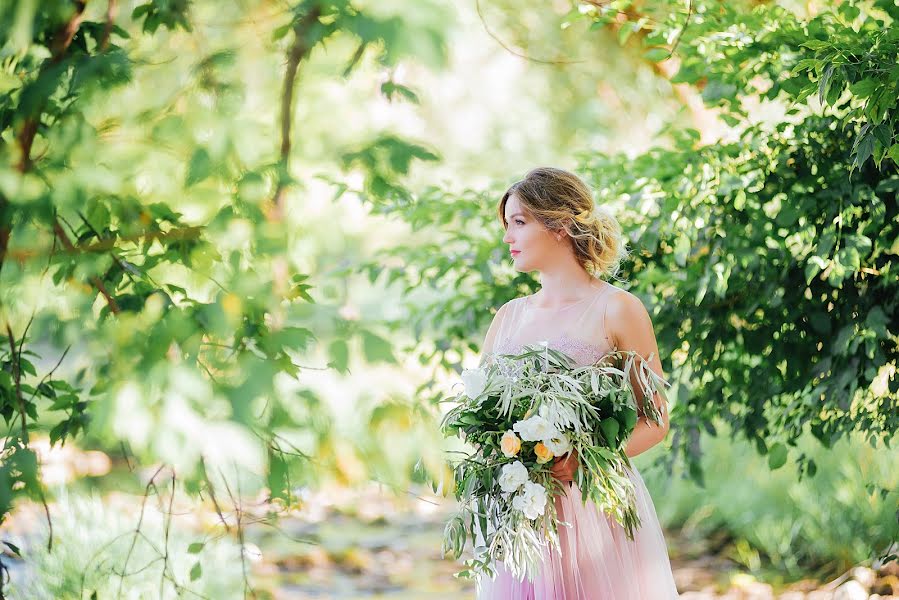 Wedding photographer Sveta Sukhoverkhova (svetasu). Photo of 19 August 2017